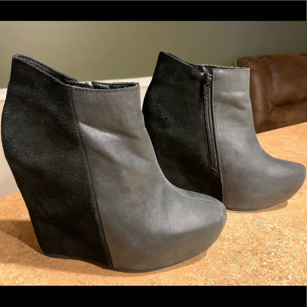 Black wedges size 6